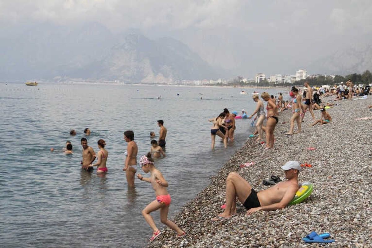 Antalya\'da Yağmurun Ardından Deniz Keyfi