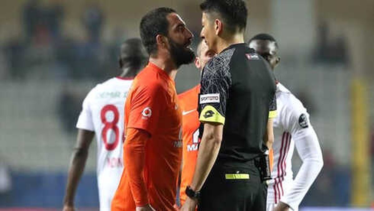 Arda Turan\'ın Cezasına İndirim