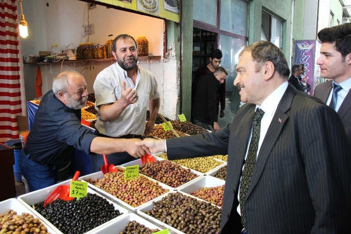 Bakan Eroğlu Pazarda Tezgah Başına Geçti Biber Fidesi Sattı