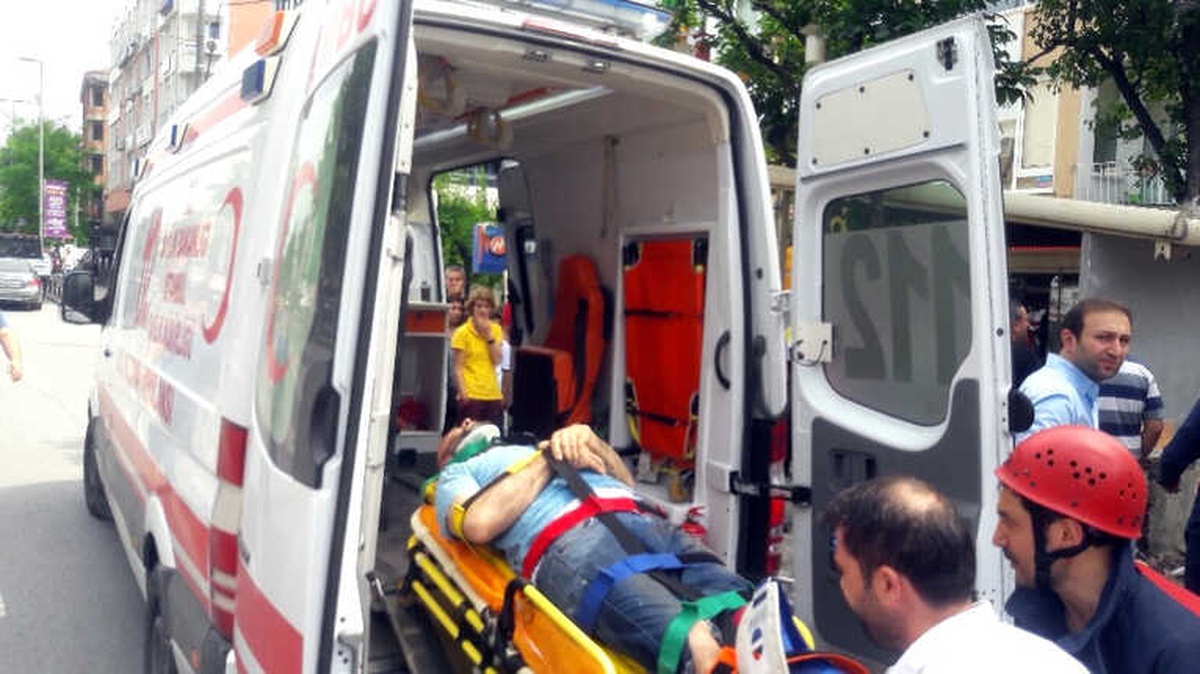 Bakırköy\'de Asansör Kazası: 4 İşçi Yaralandı
