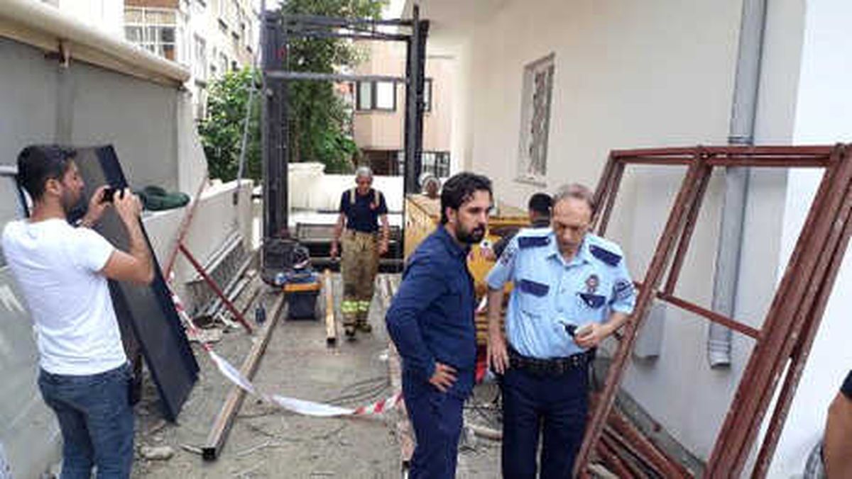 Bakırköy\'de İnşaatta Asansör Düştü: 4 Yaralı