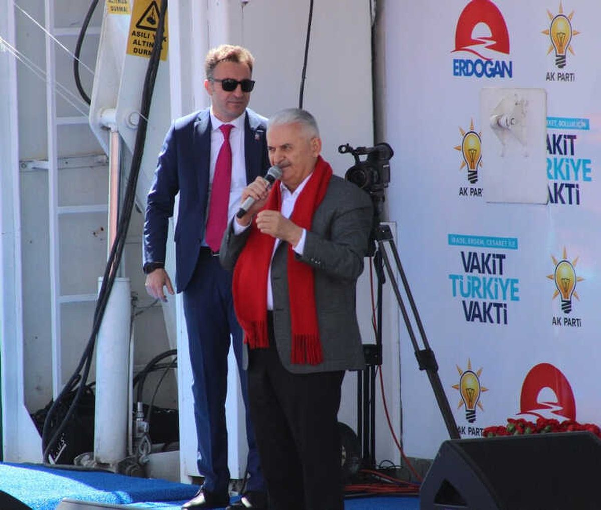 Başbakan Yıldırım: "Cumhurbaşkanımızla Teröre, Darbelere Karşı Göğsümüzü Siper Ettiysek, Bunu...