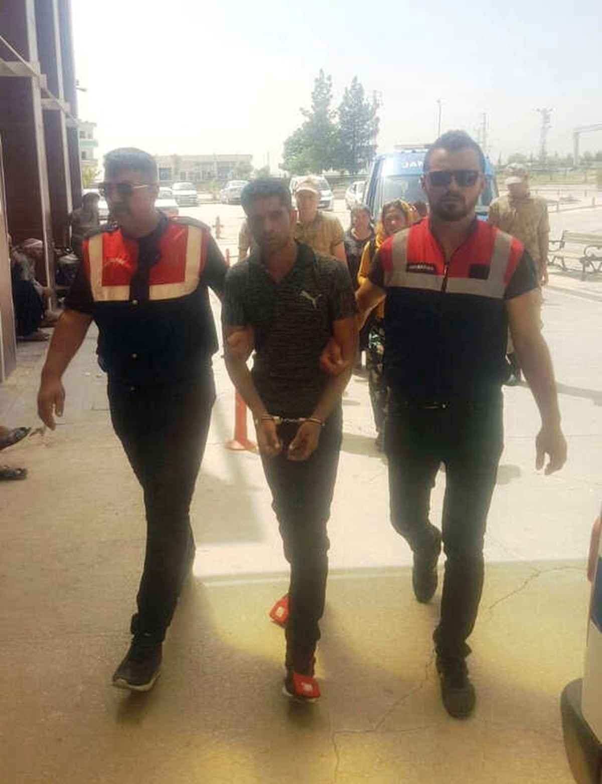 Bohçacı Kılığında Gelip 50 Bin Liralık Altın Çaldılar