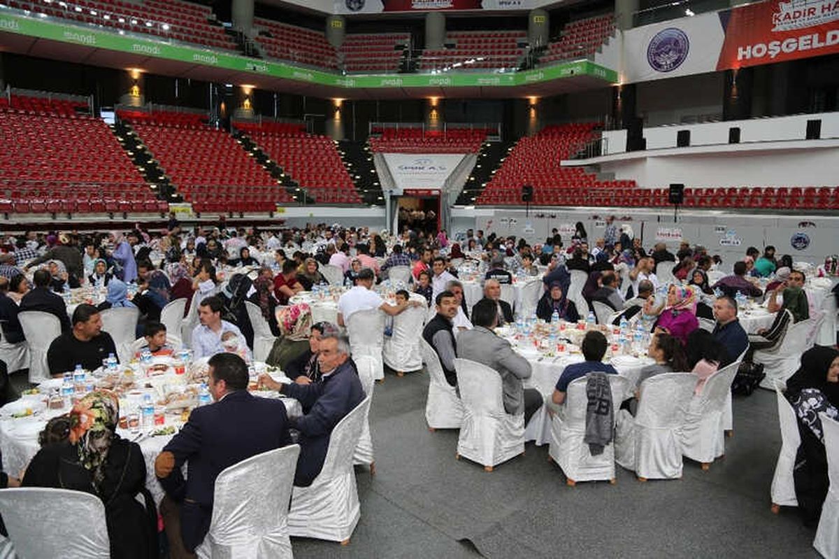 Büyükşehir Ailesinin İftar Programları Devam Ediyor
