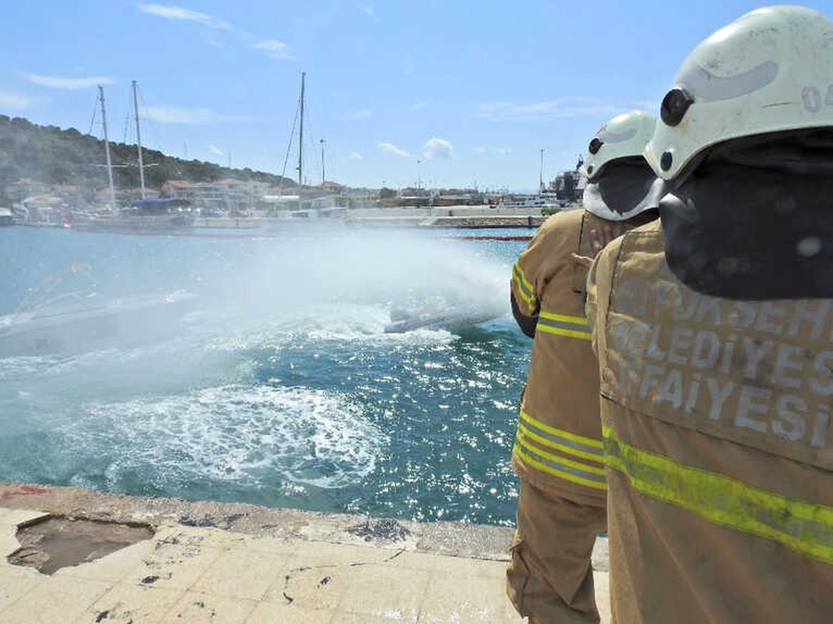 Çeşme Marina\'da Yaz Öncesi Yangın Tatbikatı