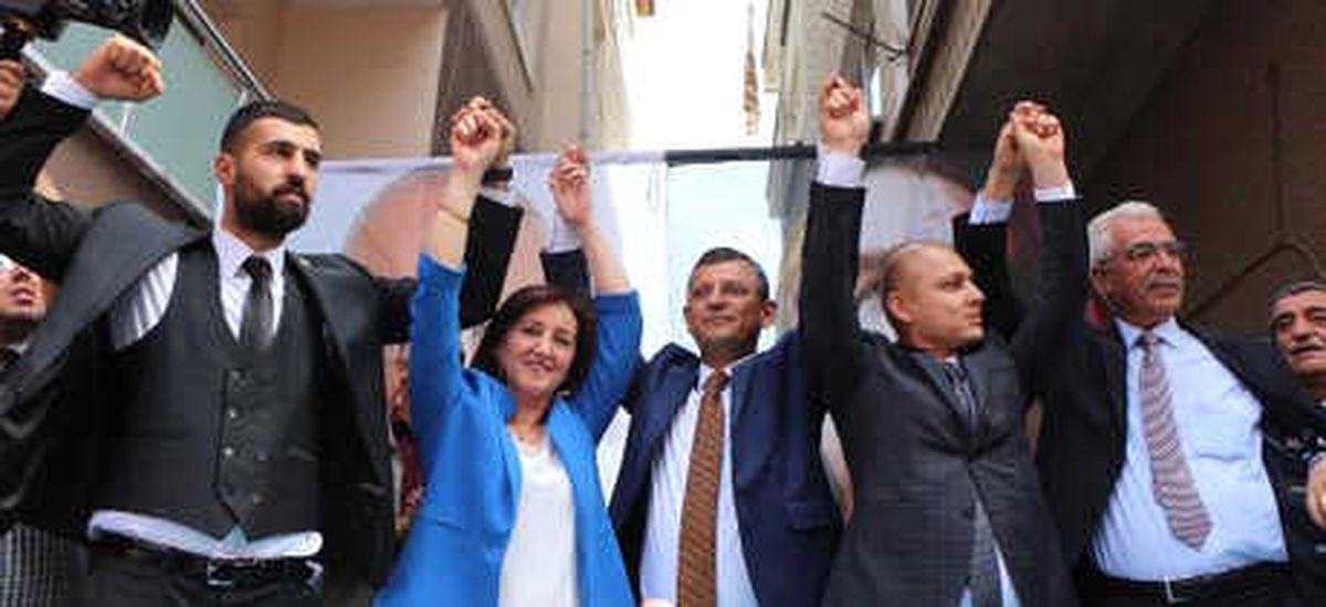 CHP\'li Özel: Artık İşin Solcusu Sağcısı Bir Kenarda Kalmıştır