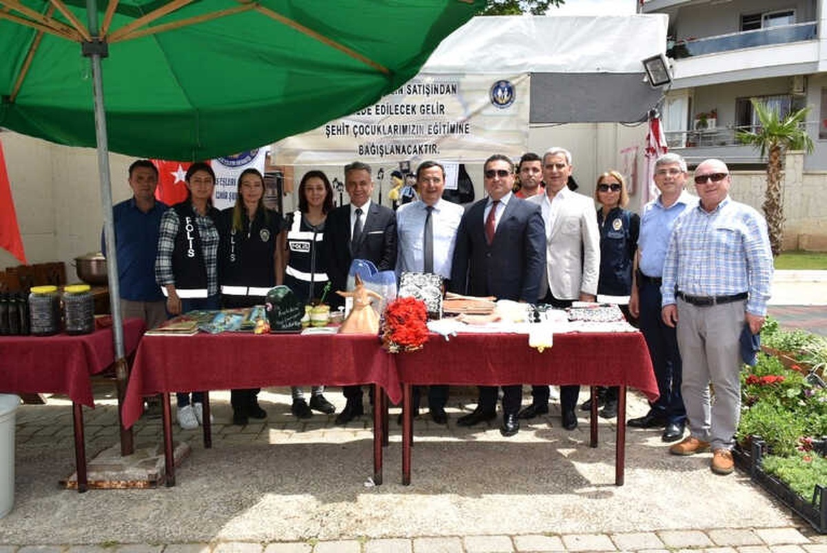 Çiçek Festivalinde, Polis Eşleri Şehit Çocuklarına Burs Topladı