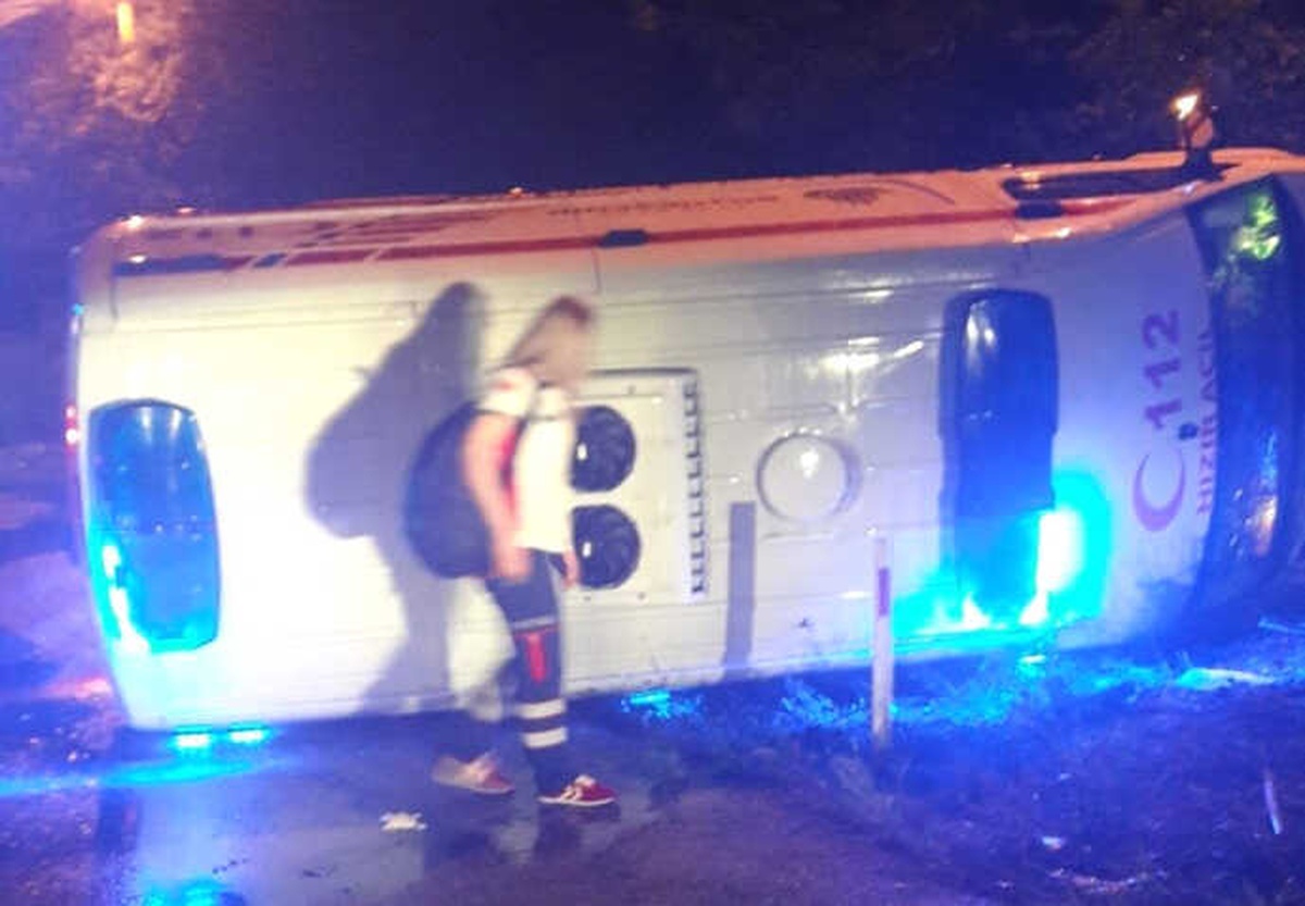 Çorum\'da Hasta Taşıyan Ambulans Kaza Yaptı: 6 Yaralı