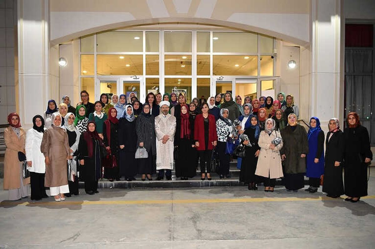 Diyanet İşleri Başkanı Erbaş, Kadın Stk Temsilcileriyle İftarda Bir Araya Geldi