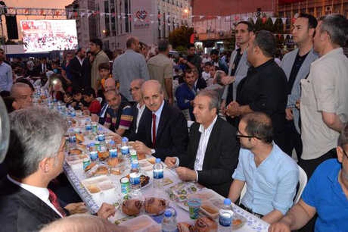 Diyarbakır AK Parti Aday Tanıtım Toplantısında Arbede (2)
