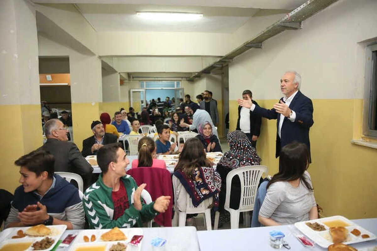 Dumlupınar ve Ağaçköy\'de İftar