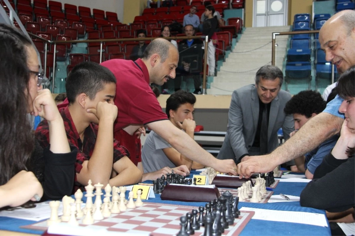 Düzce\'de Binin Üzerinde Katılım ile Satranç Turnuvası Başladı