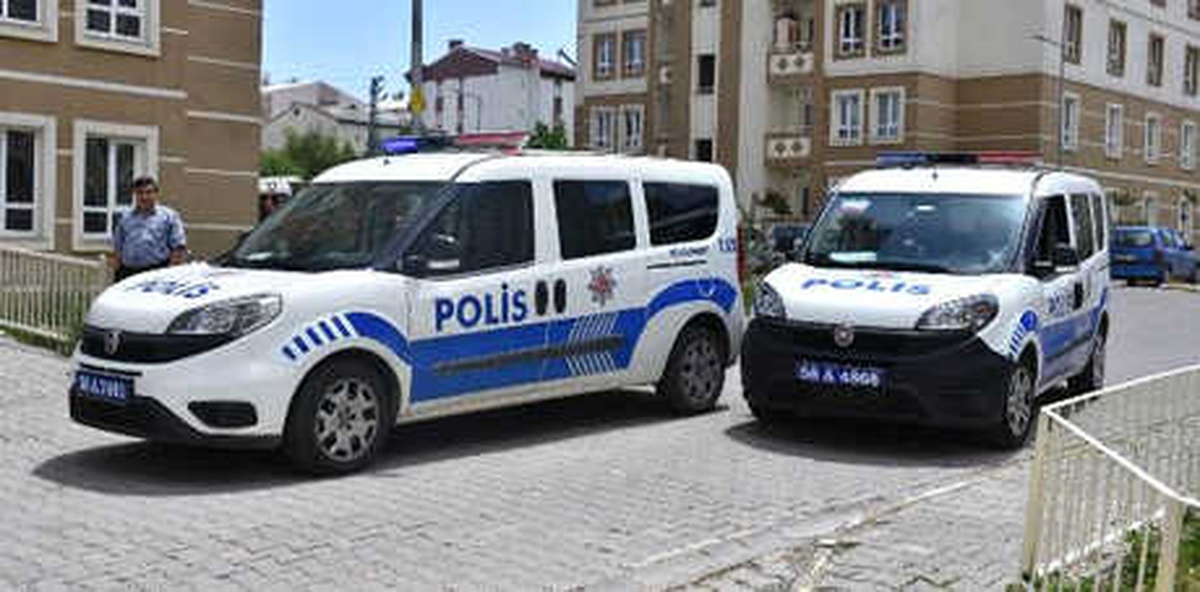 Epilepsi Hastası Enes, 8\'inci Kattan Düşüp Öldü