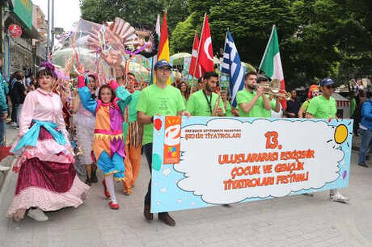 Eskişehir\'de, Uluslararası Çocuk ve Gençlik Tiyatroları Festivali Başladı
