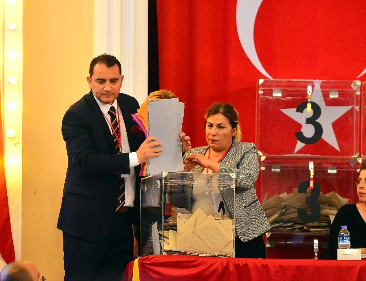 Galatasaray\'da Oy Verme İşlemi Bitti, İlk Sandık Açıldı