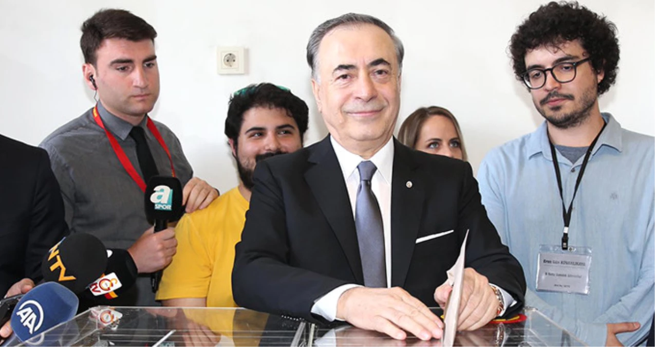 Galatasaray\'da Mustafa Cengiz Yeniden Başkan Seçildi