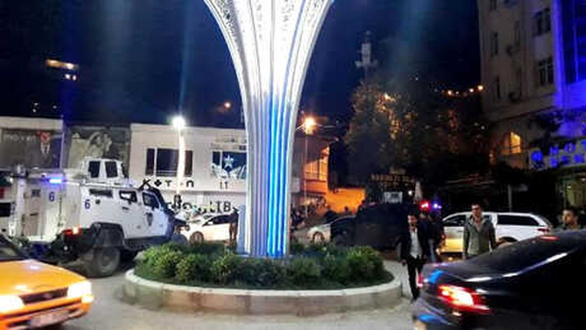Hakkari\'de Üst Üste İki Ses Bombası Patladı