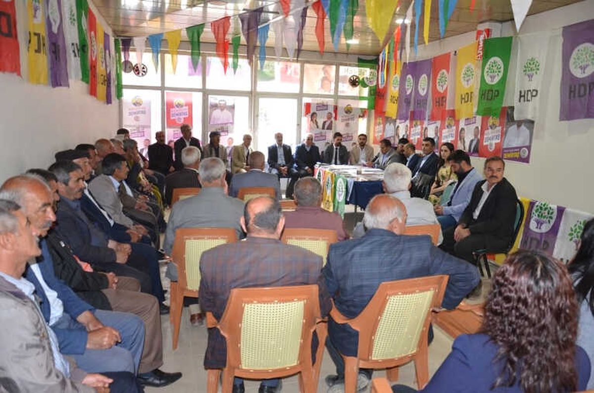 Hdp Hakkari Adayları Yüksekova\'da Seçim Bürosunu Ziyaret Etti