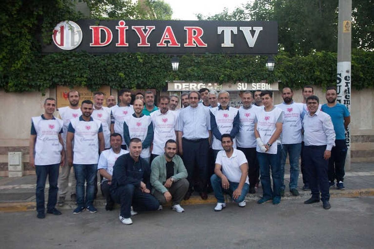 İftar Saatinde Yolda Kalan 40 Bin Kişiye Su ve Hurma İkramı