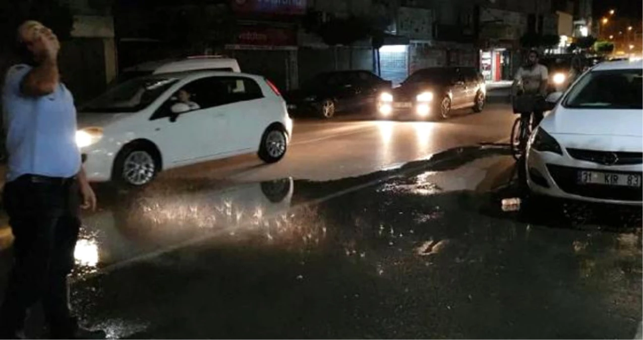 İskenderun\'da Sadece 2 Metre Eninde 5 Metre Uzunluğundaki Alana Yağmur Yağdı