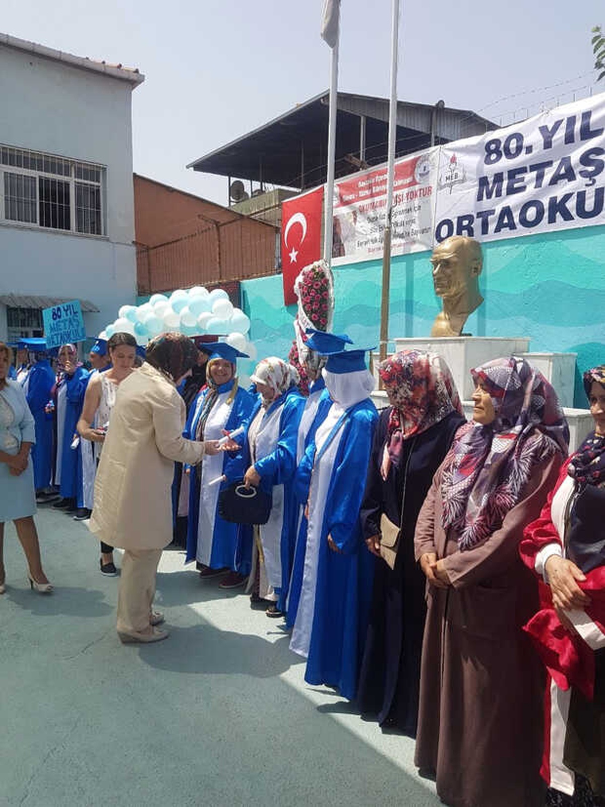 İzmir\'de Okuma Yazma Bilmeyen Kalmayacak