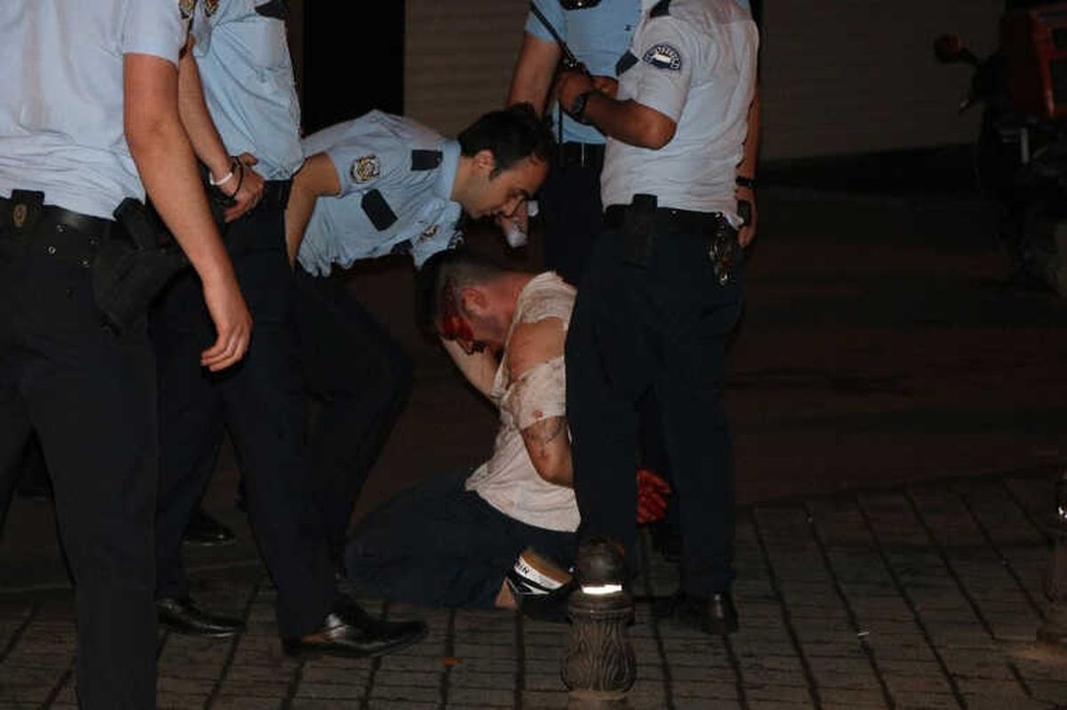 Kadıköy Bıçaklı Kavga 1\'i Ağır 2 Yaralı
