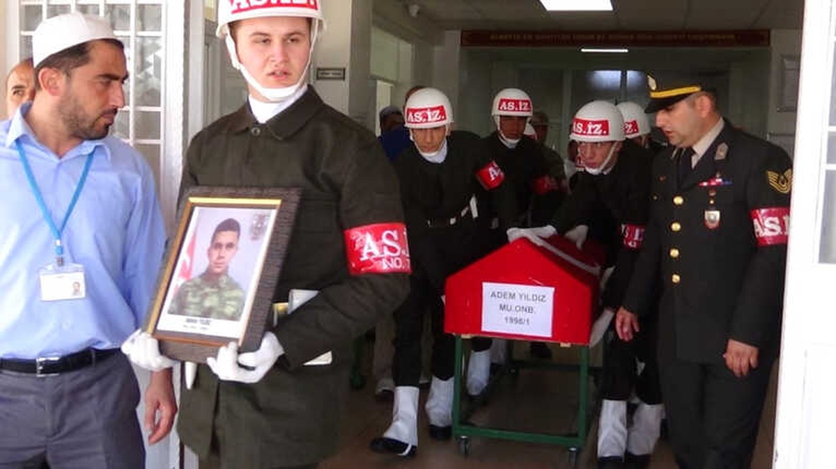 Kaza Kurşunu ile Şehit Olan Asker Memleketine Uğurlandı