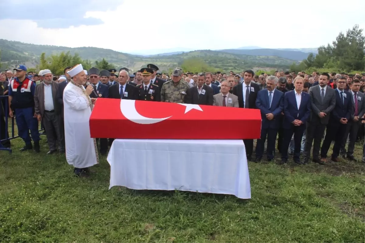 Kaza Kurşunuyla Hayatını Kaybeden Asker Tavşanlı\'da Toprağa Verildi