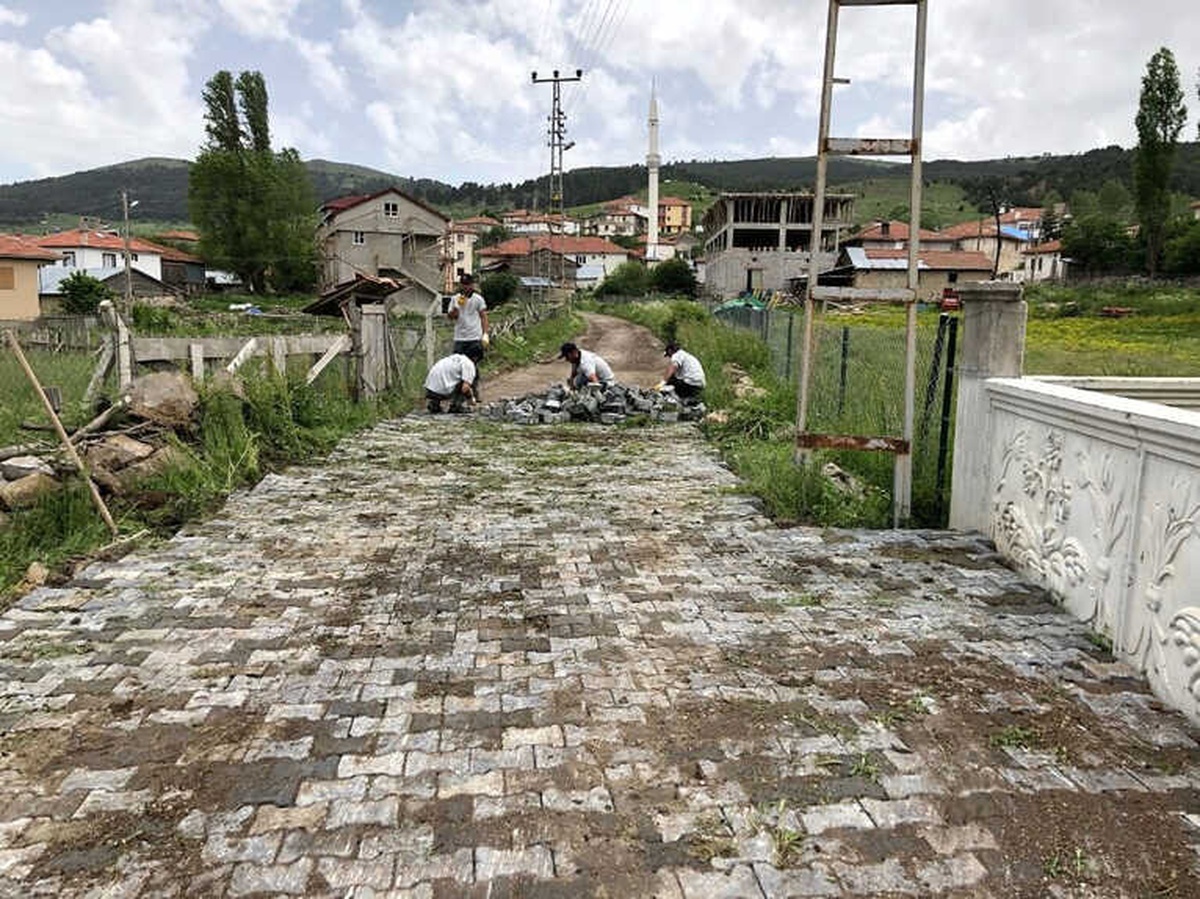 Kızılcahamam\'da Kilit Taşı Döşemeleri Başlatıldı