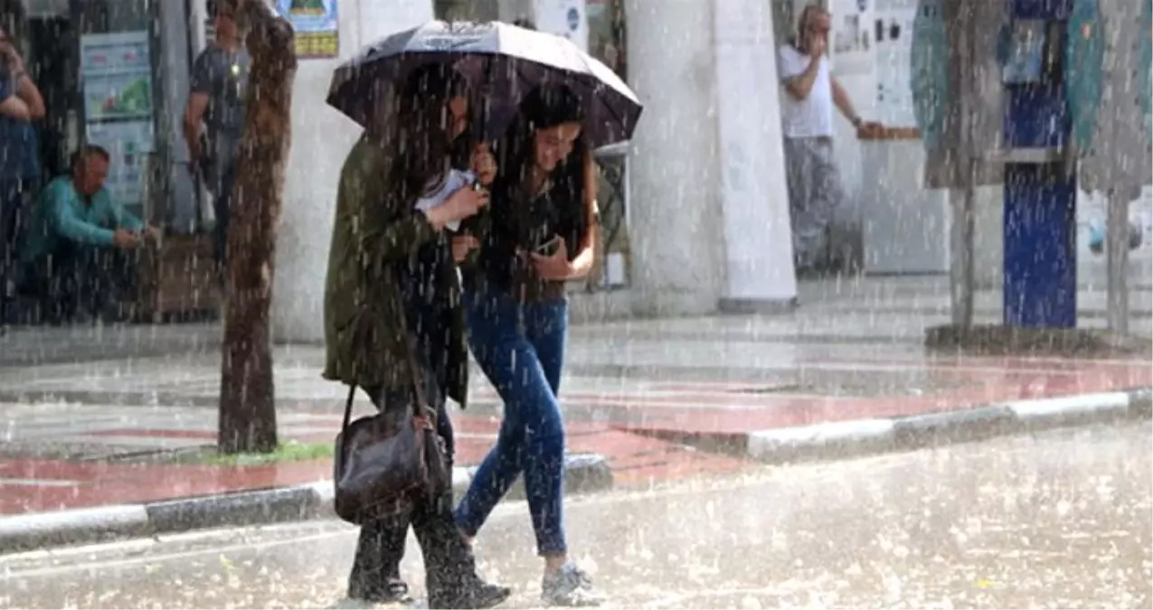 Meteoroloji Uyardı! İstanbul\'a Bugün Sağanak Yağış Geliyor