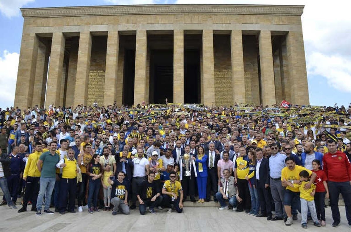 Mke Ankaragücü Kupasını Anıtkabir\'e Götürdü