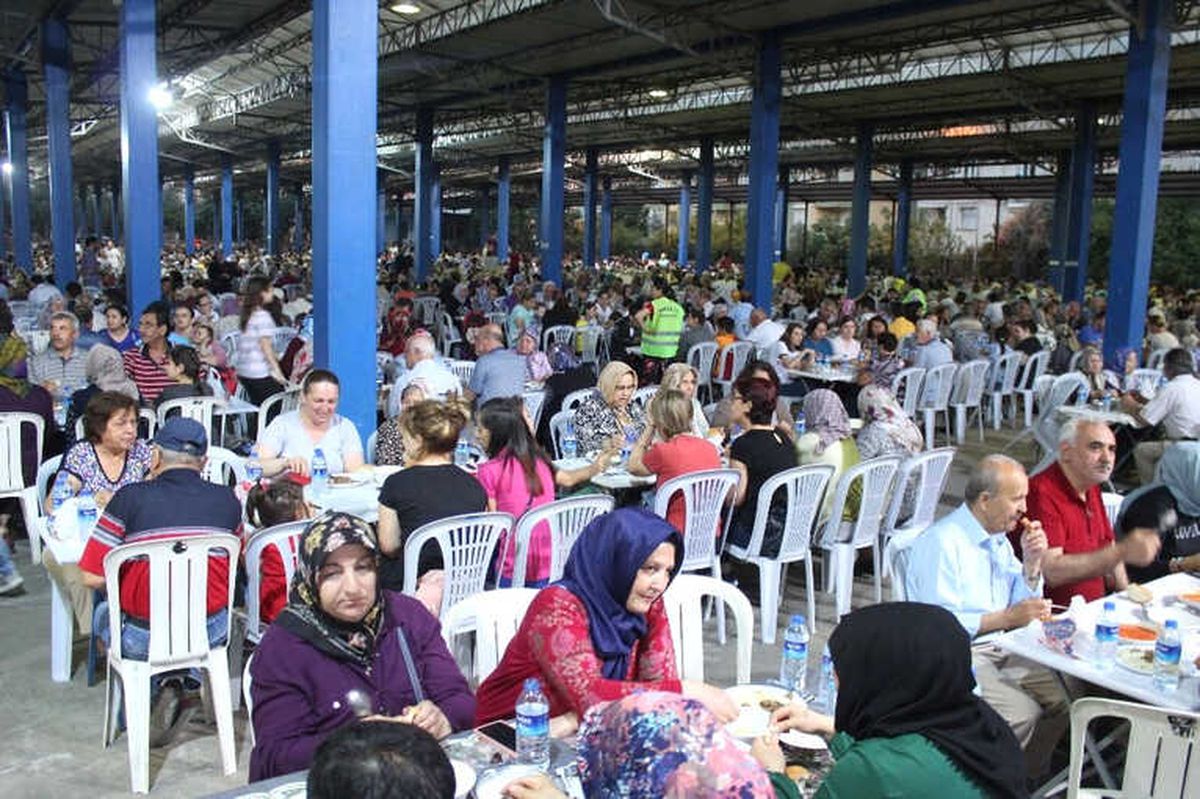 Nazilli Belediyesi İftarda 10 Bin Kişiyi Ağırladı