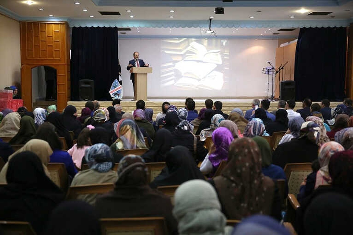 Okuma Yazma Kurslarını Tamamlayan Kursiyerlere Diplomaları Verildi