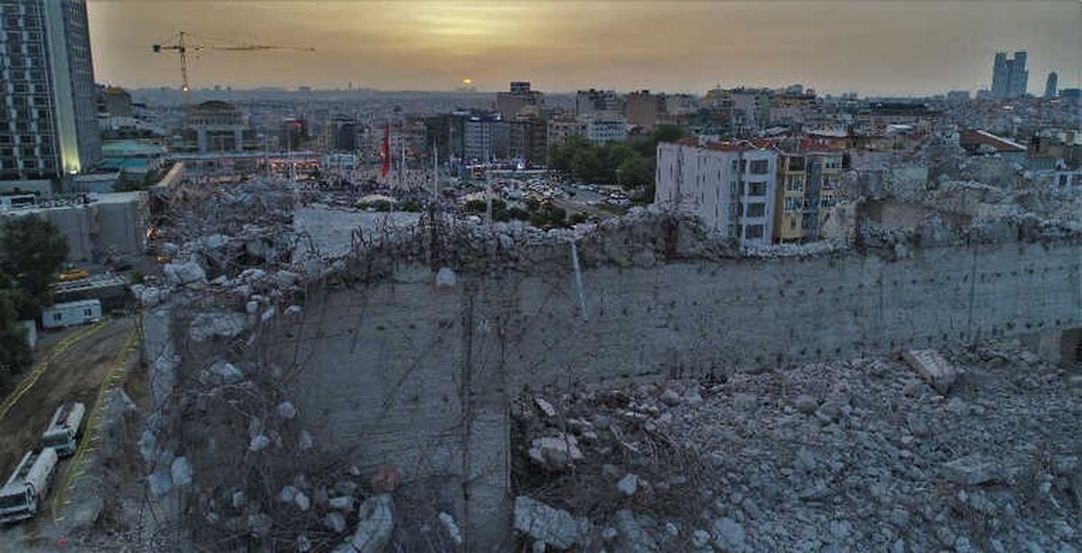 Akm\'nin Yıkımında Sona Gelindi