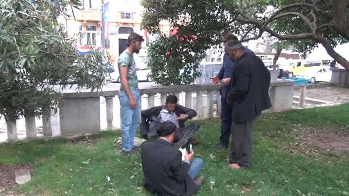 Gezi Parkında Çocuklarını Dilendirerek İçki İçen Suriyeliler Gözaltına Alındı