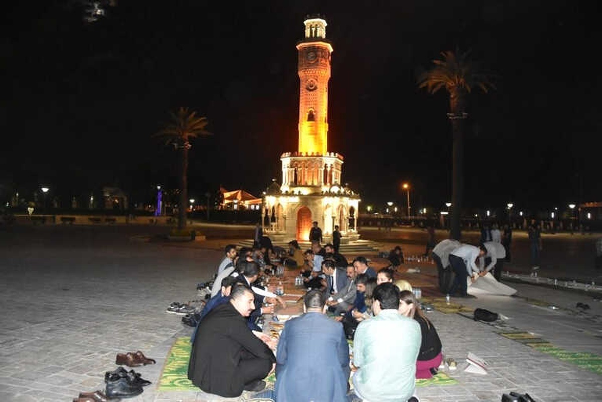 Tarihi Meydanda Sahur Yaptılar
