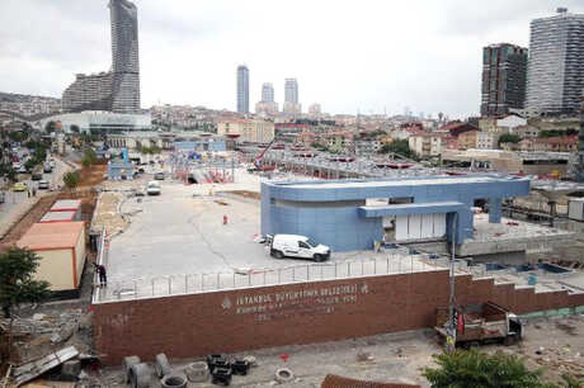 Tarihi Salı Pazarı" Alanında Yapımı Süren "Hasanpaşa Pazar Yeri" Gün Sayıyor
