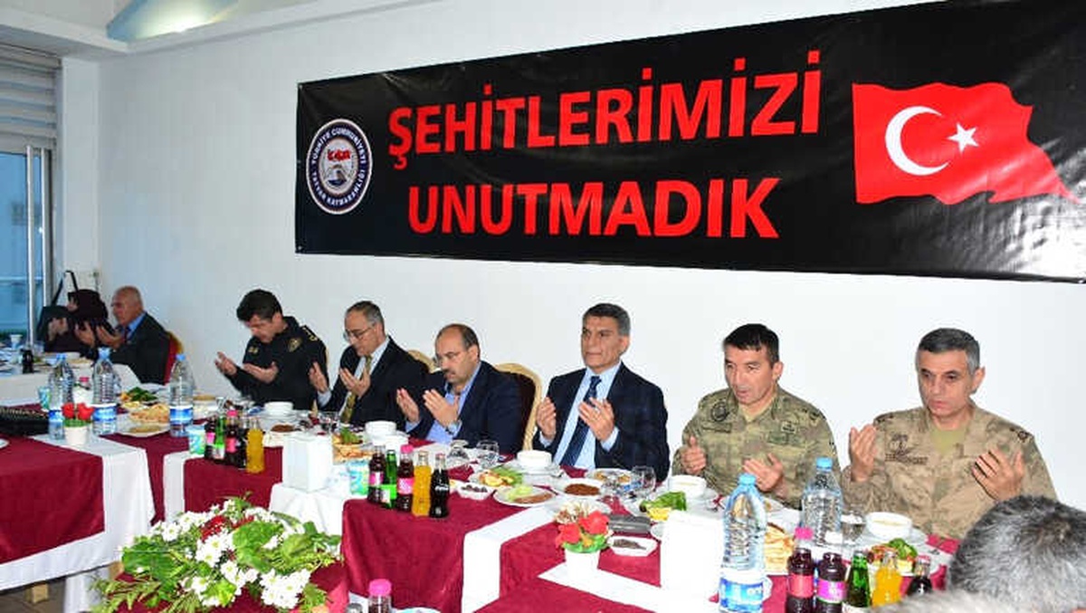 Tatvan\'da Şehit ve Gazi Yakınlarına Yönelik İftar Yemeği Verildi