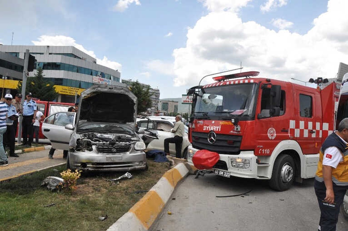 Tokat\'ta Kavşakta Ciple Otomobil Çarpıştı: 1 Ölü, 5 Yaralı