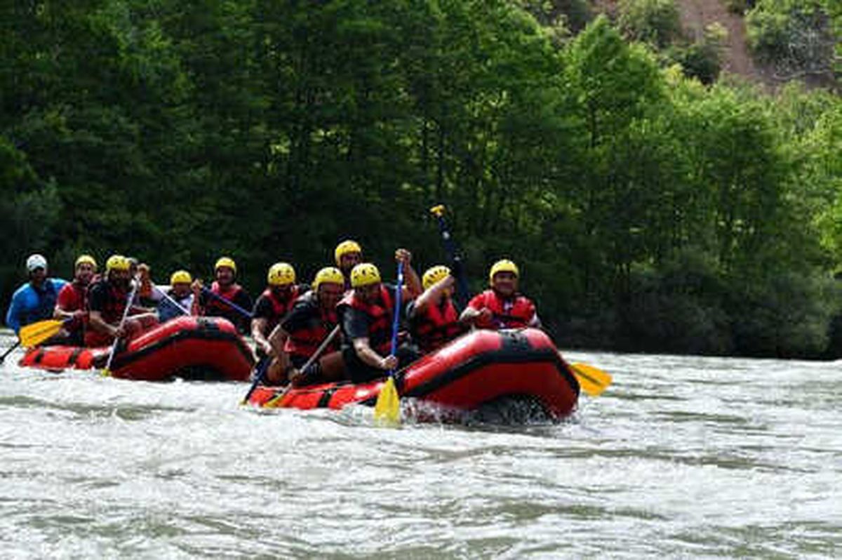Vali ve Protokol Munzur Çayı\'nda Rafting Yaptı