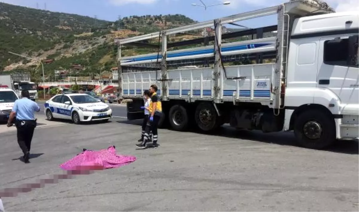 Yolun Karşısına Geçmek İsterken Canından Oldu