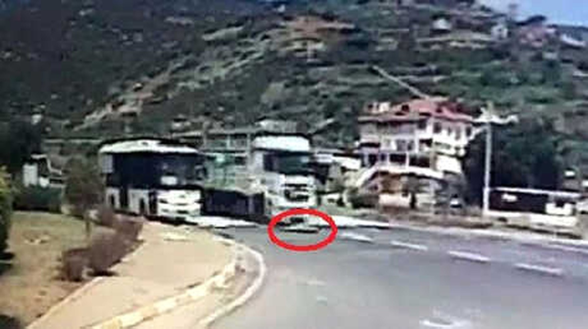 Yolun Karşısına Geçmek İsterken Canından Oldu (2)