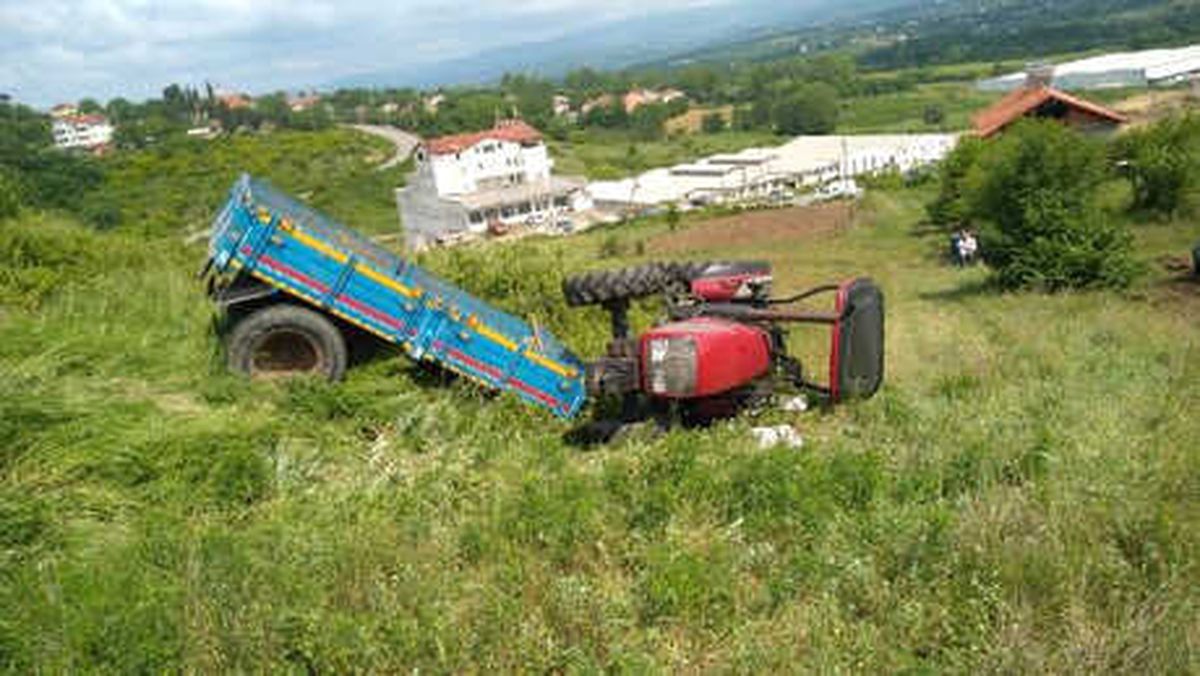 Zonguldak\'ta Traktör Devrildi: 1 Ölü, 2 Yaralı