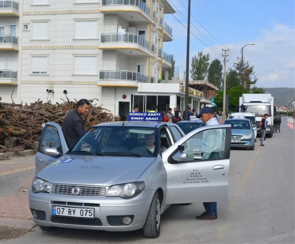 72 Sürücü Adayı Ehliyet İçin Ter Döktü