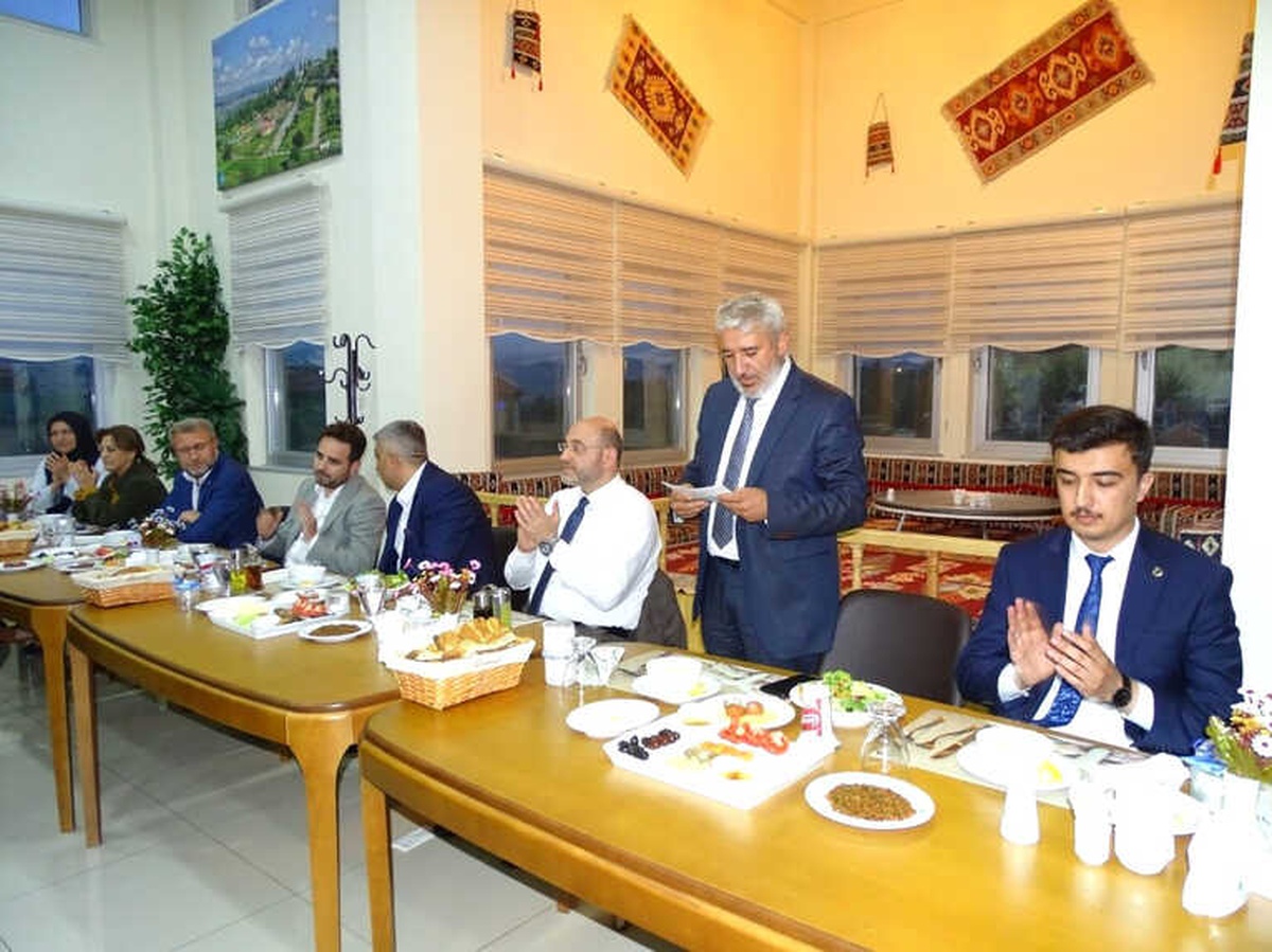 AK Parti Kütahya Milletvekili Adayları Hisarcıklılar\'la Buluştu