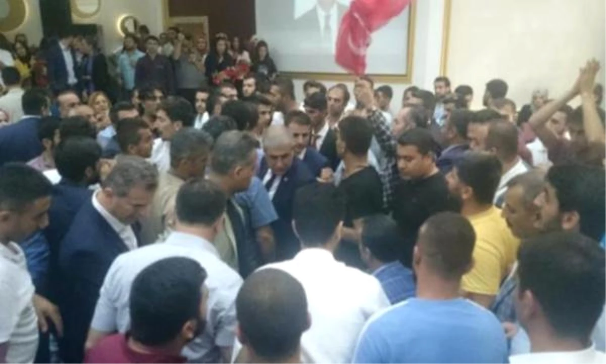 AK Parti\'nin Diyarbakır Aday Tanıtım Toplantısında Kavga Çıktı