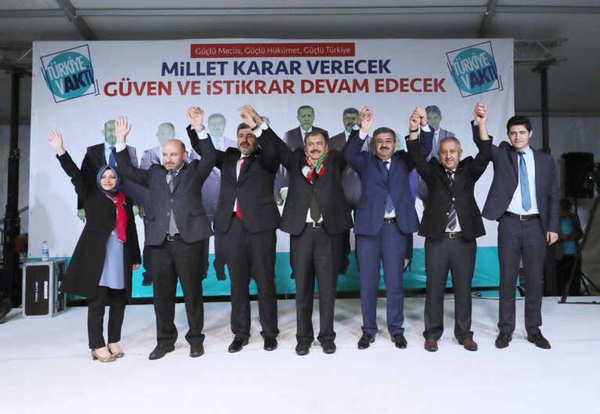 Bakan Eroğlu: "Onlar Konuşur, AK Parti Yapar"
