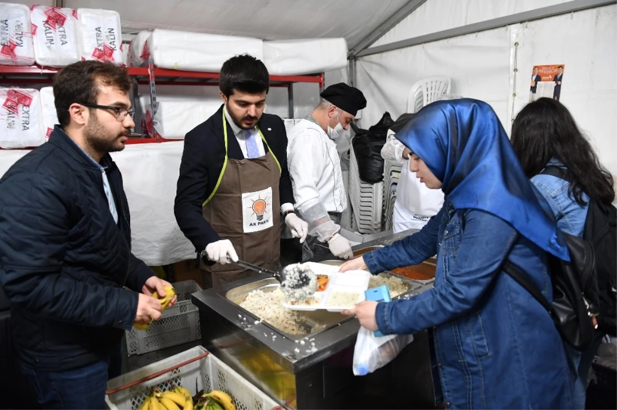 Başkan Tuna, Orucunu İftar Çadırında Açtı