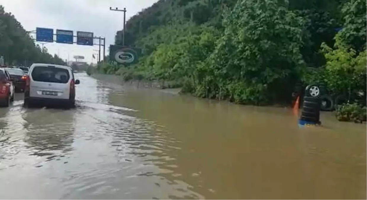 Bursa-İstanbul Karayolunu Sel Bastı