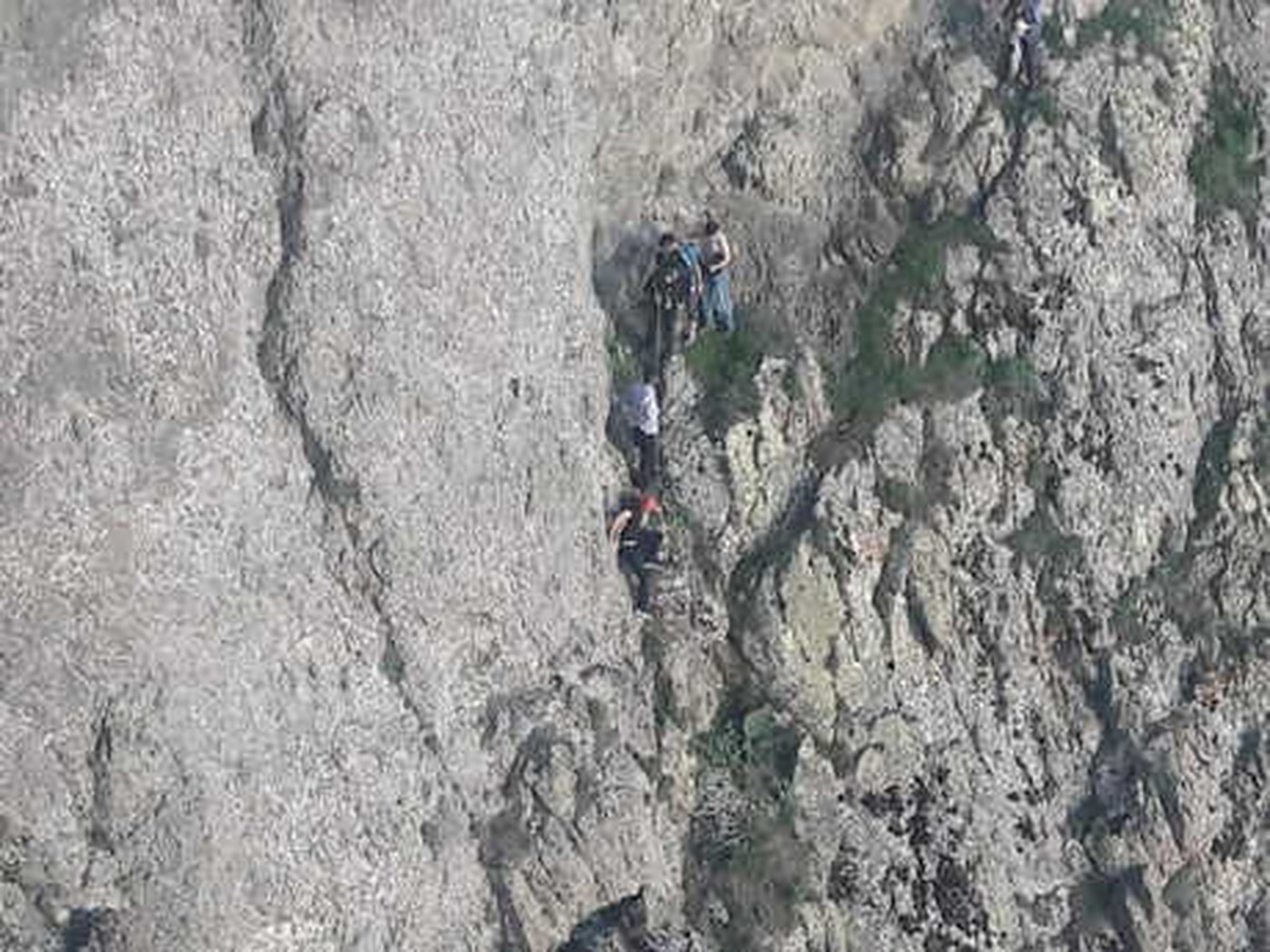 Dağda Uçkun Otu Toplarken Kayalıklardan Düşen Bir Kişi Öldü, Bir Kişi Yaralandı